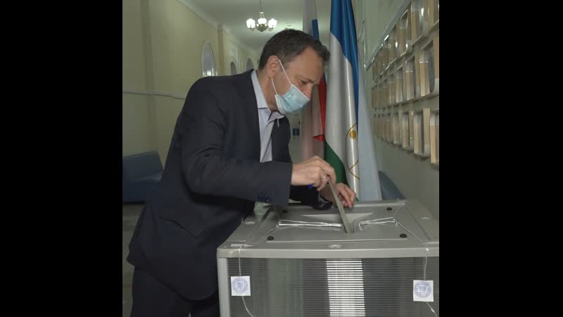 Рустем ахмадинуров проголосовал по вопросу принятия поправок в конституцию рф