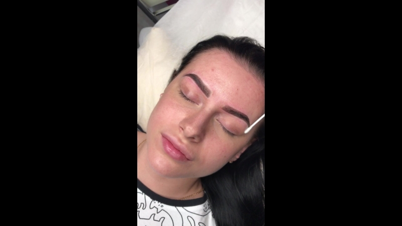 Browstar permanent «пудровые» брови сразу после процедуры