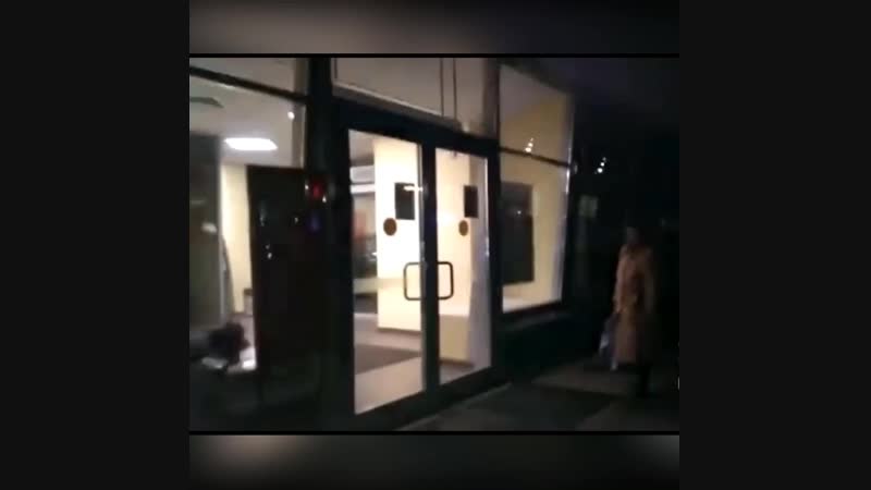 Голый мужчина спит в сбербанке регион 52