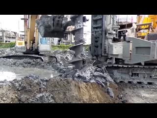 Amazing huge drilling machines in