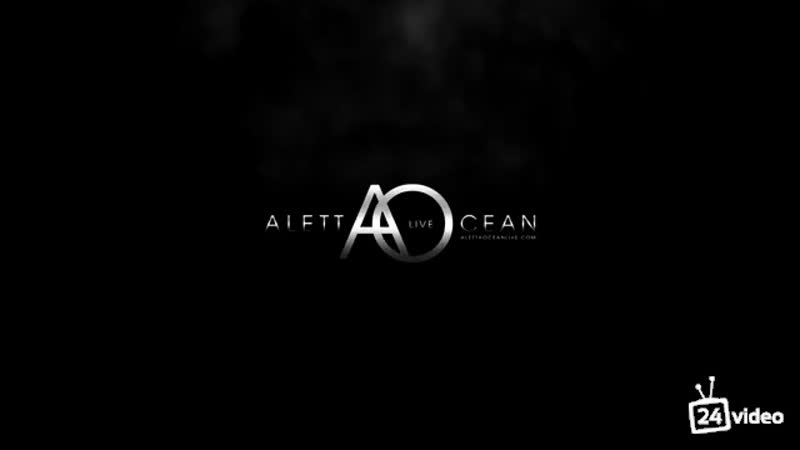 Aletta oushen otdyhaet s vibratorom u basseyna mp4