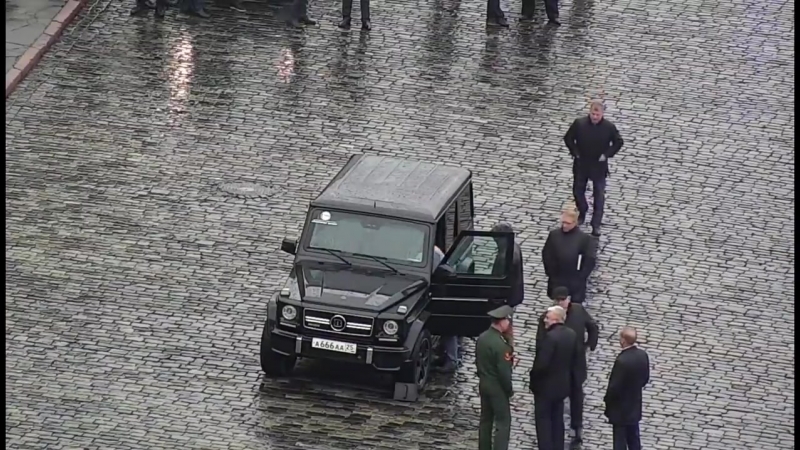 Видео подвига генерала золотова у стен кремля офицер и террорист обменялись дружеским рукопожатием