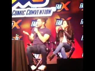 Sitting in the lucifer panel at fanx2019 tomellis is currently peeling off layers of clothing to give away im keeping my finge