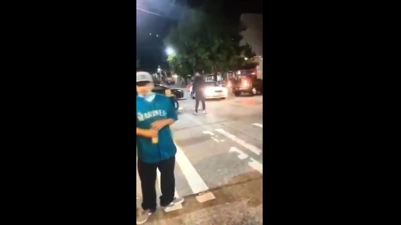 Раз симон «военачальник» «автономной зоны» сиэтла раздаёт молодые оружие для патрулирования