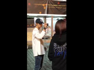 Хенджин фоткает чонина