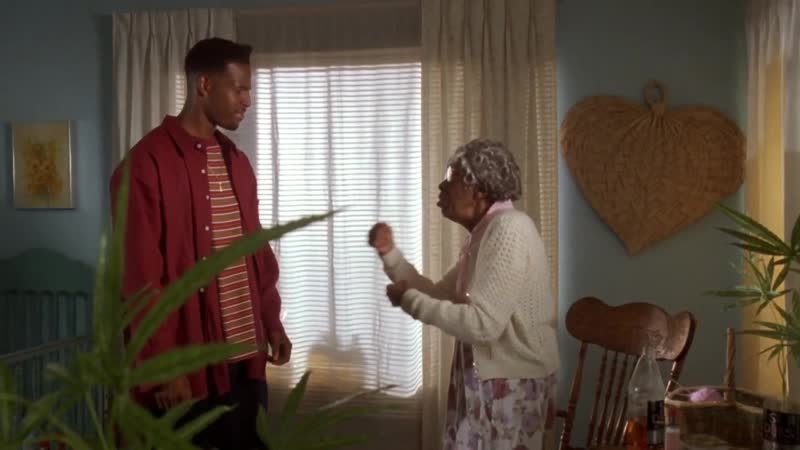 Мат бабушка нарывается хочет драться а ну пидрила врежь мне как ты умеешь покажи на что ты способен