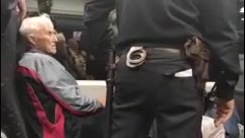 В курске полицейские высадили из поезда ветерана труда