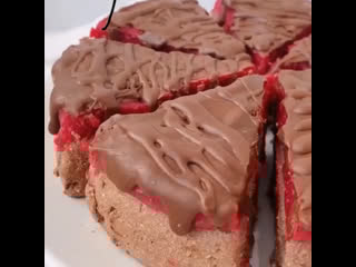 Малиновый тортик политый шоколадом