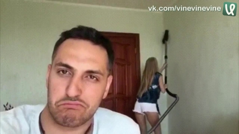 Когда девушка затеяла уборку