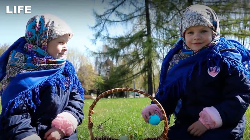 Пятилетние сёстры близняшки поздравили москвичей с пасхой