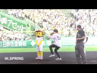 (170602) jungkook pitcher throwing ball in japanese baseball game