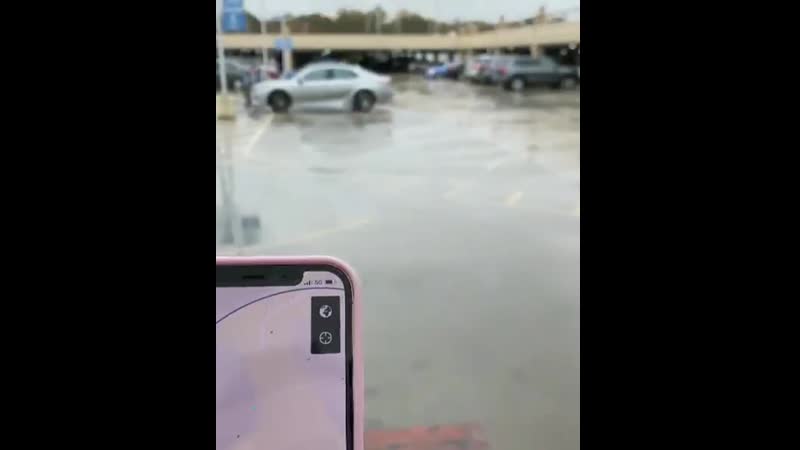 Керування теслою за допомогою мобільного додатку