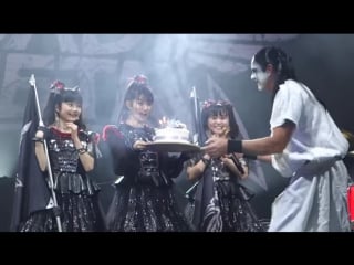 [fancam] babymetal with chad metal painkiller, breaking the law, and birthday cake! at the o2 arena, london