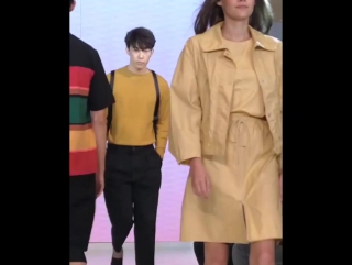 180125 hyeontae on uniqlo thai fashion show (@jeongfamilydairy)