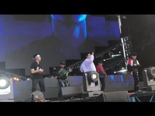 [fancam] 180804 lollapalooza 2018 in chicago @ lay (zhang yixing) sheep (alan walker relift)