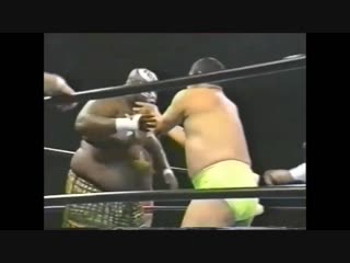 Giant baba/stan hansen/haruka eigen vs giant kimala ii/tamon honda/jun izumida [jip]