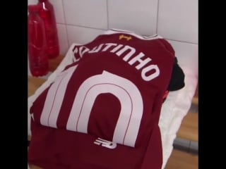 Inside the away dressing room at the ramón sánchez pizjuán