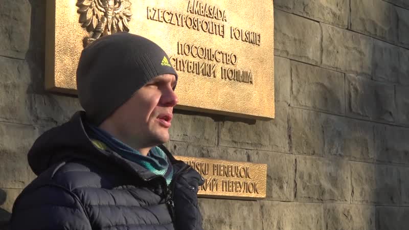 "в качестве репараций" акционист предложил польше тачку с фаллосами