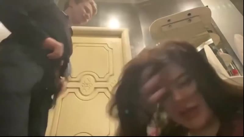 Бухая русская шалава сосет на камеру на глазах у мужа (домашнее частное русское порно анал минет отсос сперма оргазм anal