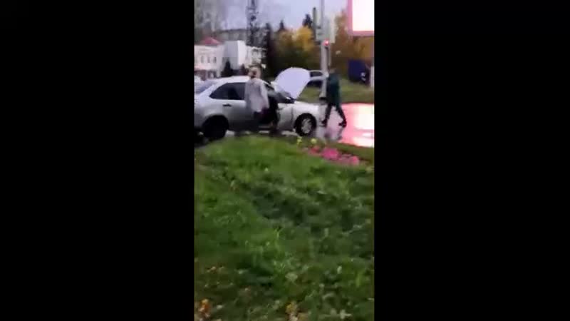 Момент смертельного дтп с пожарной машиной в златоусте