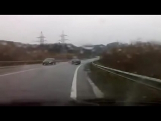 Хорошая реакция водителя спасла ему жизнь (огого видео)