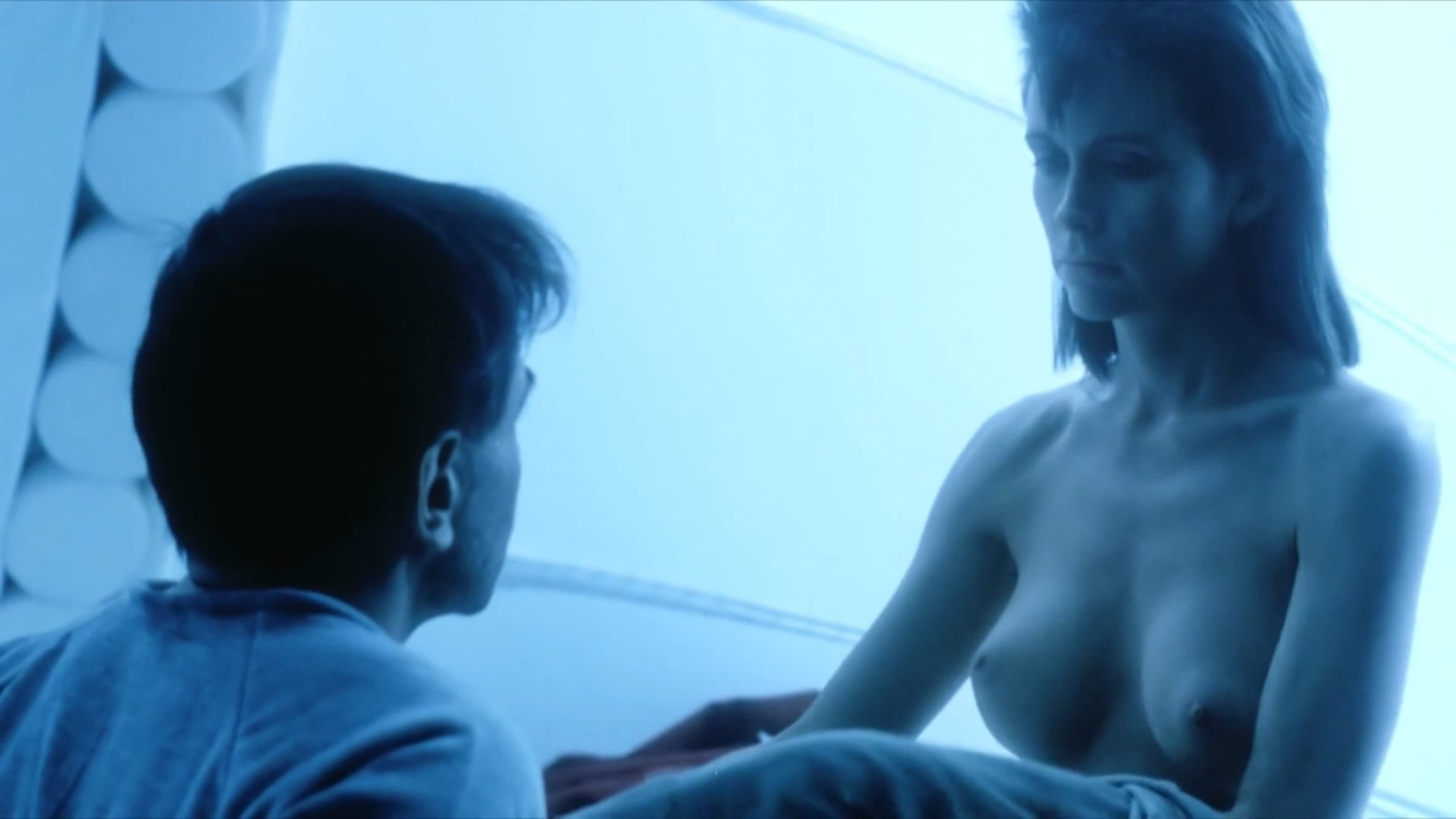 Ли ломбарди ловушка на луне  leigh lombardi moontrap (1989) - BEST XXX TUBE