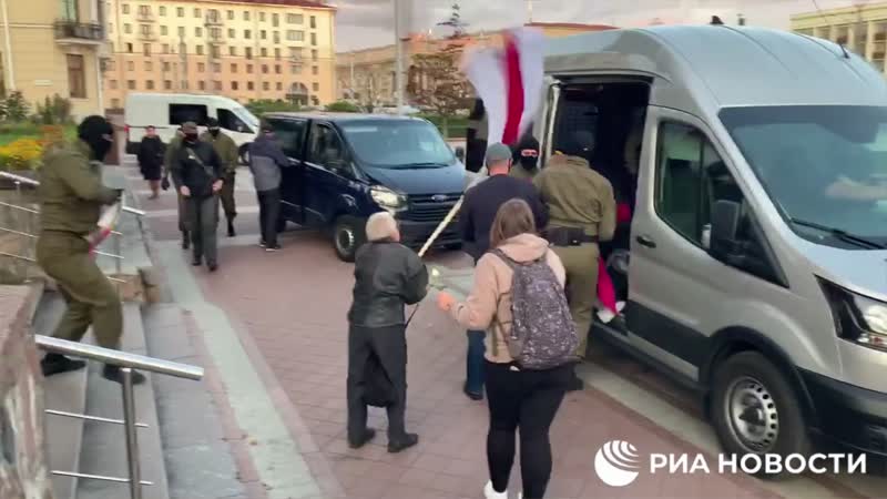 Негодяи в храм врываются женщин ломают