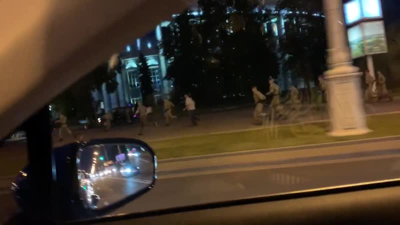 Бездомные молодые стаями бегают за велосепедистами и кусают их за ноги