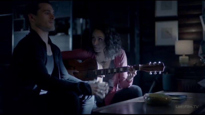 Дневники вампира энзо учит бонни играть на гитаре (озвучка lostfilm)