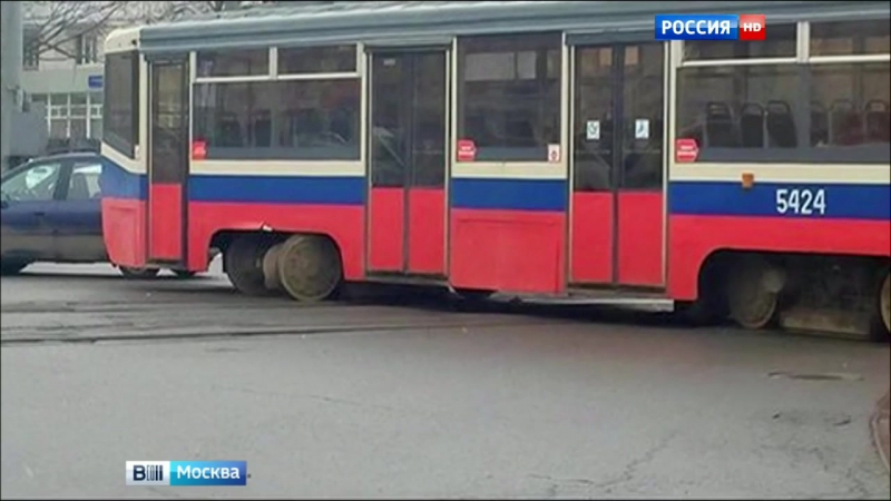 На преображенской площади сошел с рельсов трамвай