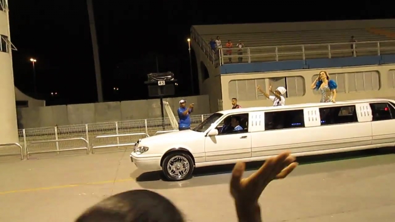 Carnaval 2016 claudia raia e xuxa entram de limousine no sambódromo do anhembi 24 01 2016