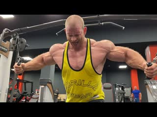 Michal krizanek trains chest 4 weeks out from amateur olympia italy 2022