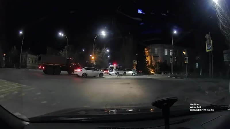 Легковушка влетела под армейский зил