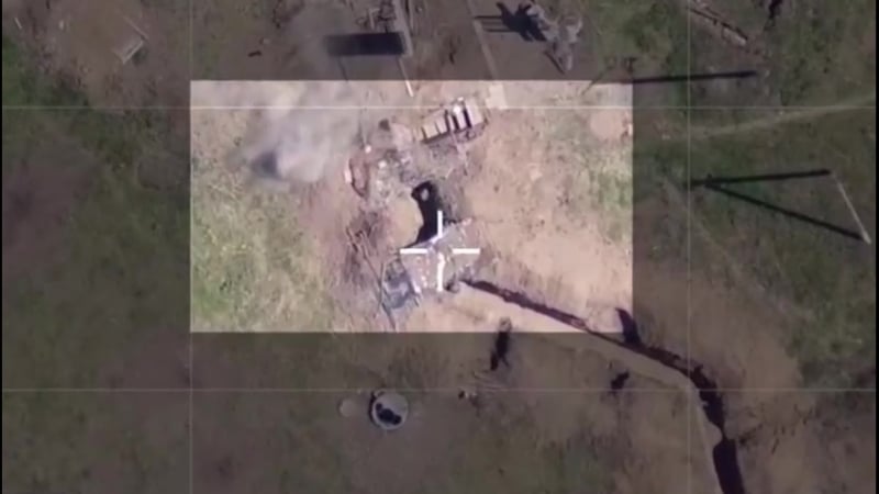 Беспилотник украины сбрасывает вог 17 на вражеские окопы