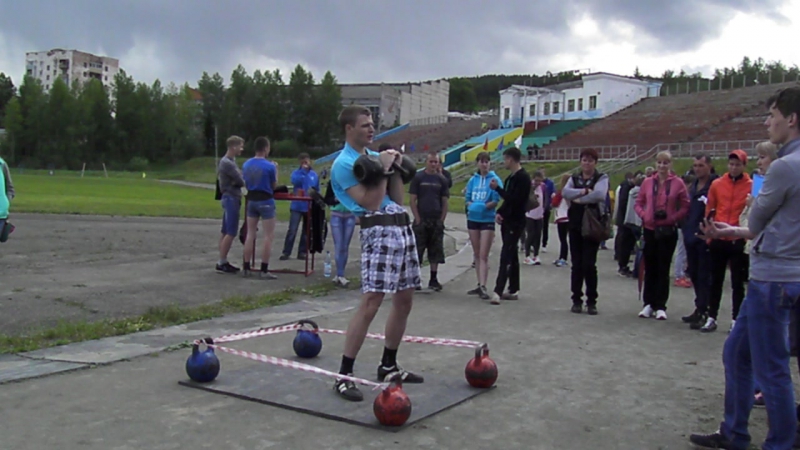 Артём смольников толчок гири (24кг) двумя руками 100 раз