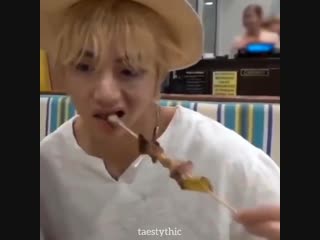 Taehyung eating food with a cute little pout on his face makes me the softest person on ea