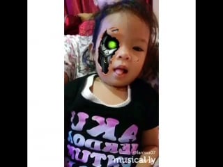 Ponakan aq joget nya pake mata sm lidah