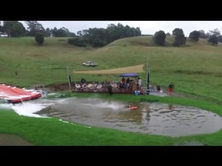 Сумасшедшая стометровая водная горка на склоне холма