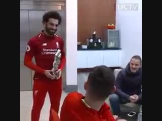 Salah "i gave it to you " 😂 lovren "no you didn't, the fans gave it to me, you were upset!" 😄 dejan and @mosalah share a j