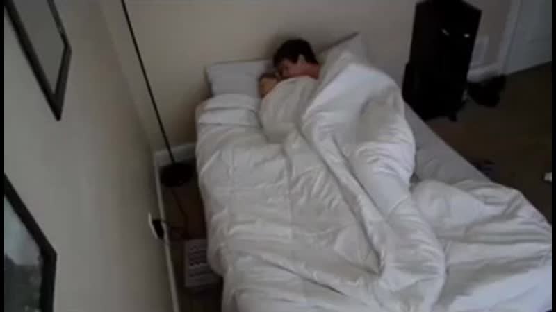 Грудастая кокетка сосёт большой член перед скрытой камерой и