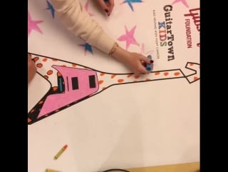 Sundayfunday coloring with @tjmartellfoundation of an epic @gibsonguitar this week along with amazing artists @victoria blak @ta