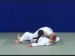 Удержание поперек (yoko shiho gatame)