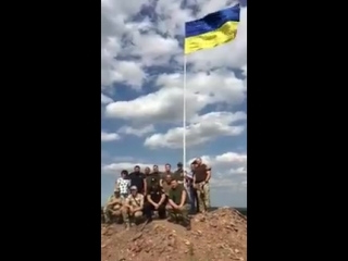 Сьогодні,бійці 58 ї омбр, разом з капеланом бригади о павлом,підняли державний прапор навпроти м горліа слава україні