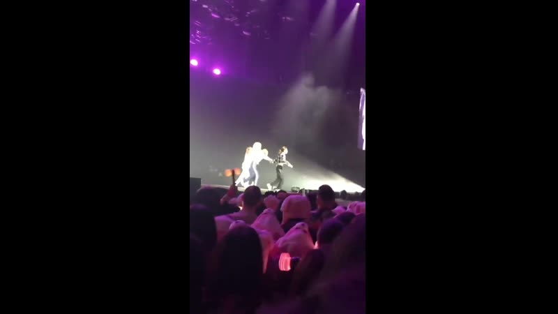 When jennie gather the other member to greet the fan on the wheelchair