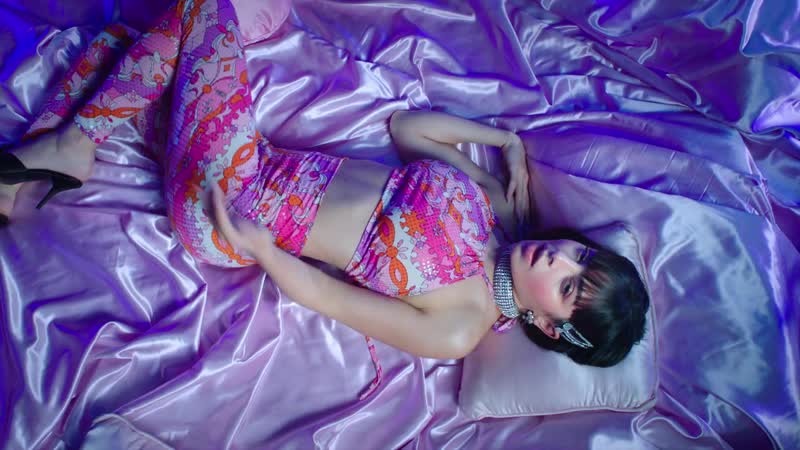 Pabllo vittar ft charli xcx flash pose (official music video)