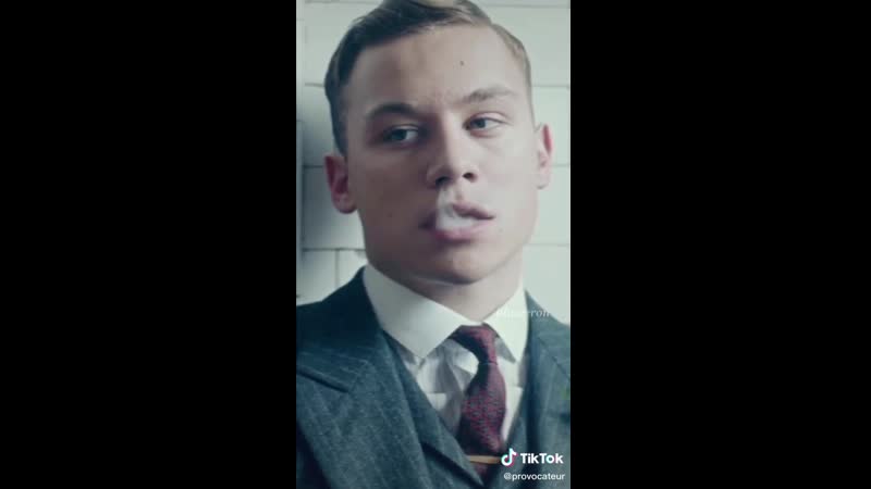 Шрек ебнулся и начал курить план и трахать феону