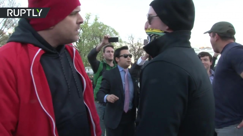 Решения porn video – В сша антифашисты сорвали митинг националистов против решения трампа о ракетном ударе (9 04 2017)