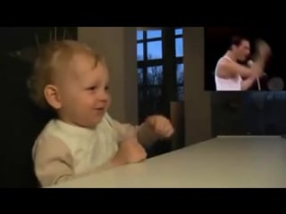 Малышу очень нравится фредди меркьюри