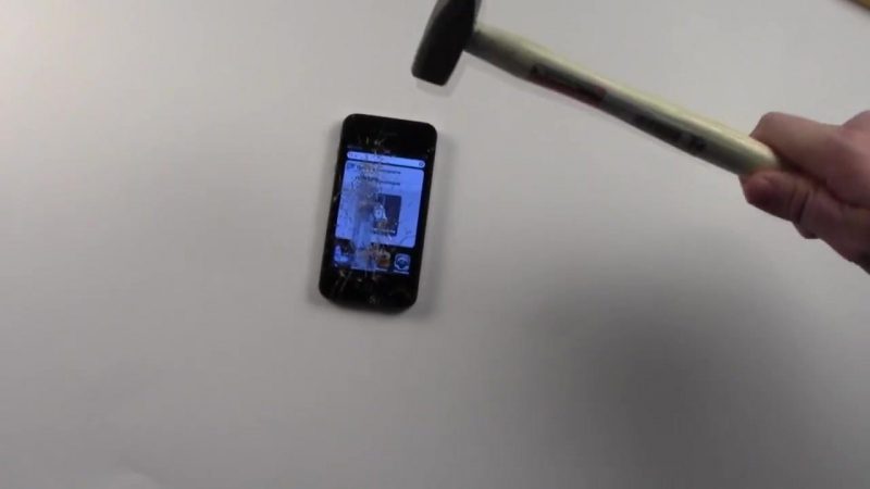 Iphone vs молоток тест противоударной пленки