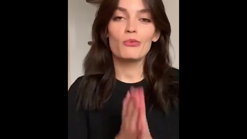 ›› эмма макки в официальном инстаграме сериала «половое воспитание» (@sexeducation)